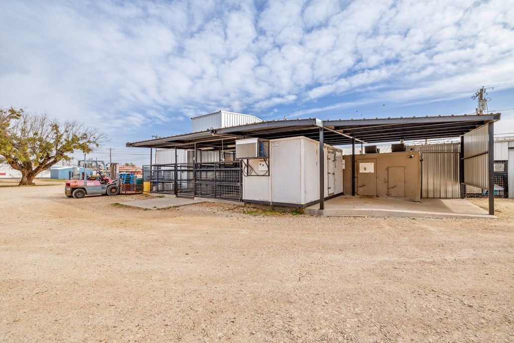 Image 48 of property listing at 114 N Washington Street, Bronte, TX 76933