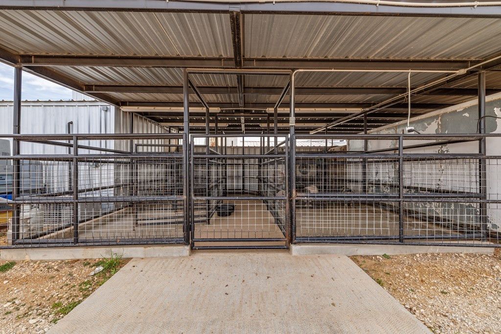 Image 49 of property listing at 114 N Washington Street, Bronte, TX 76933