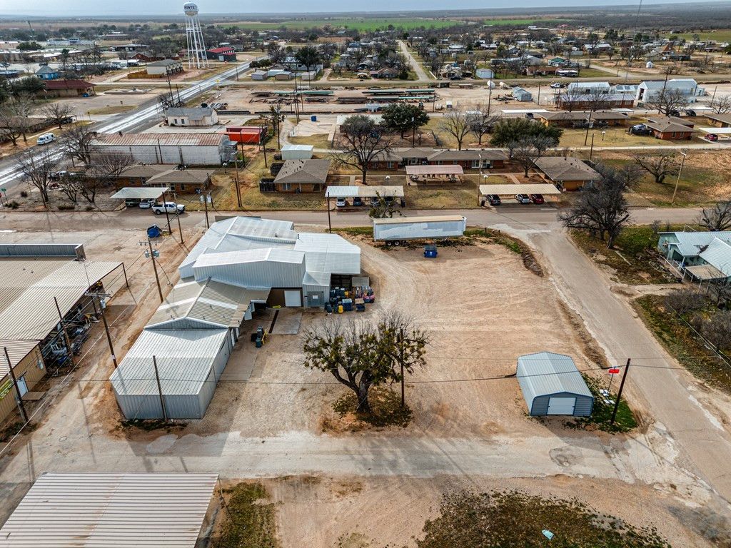 Image 5 of property listing at 114 N Washington Street, Bronte, TX 76933