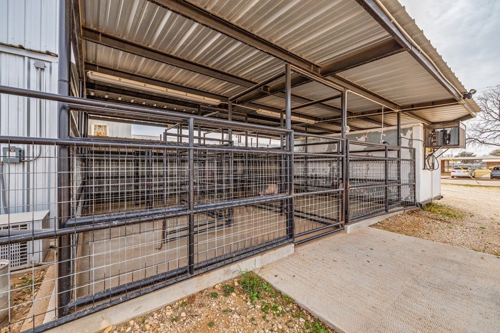 Image 50 of property listing at 114 N Washington Street, Bronte, TX 76933