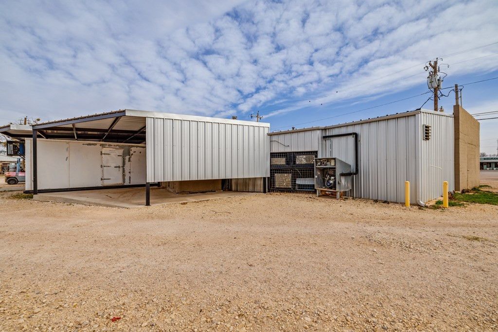 Image 51 of property listing at 114 N Washington Street, Bronte, TX 76933