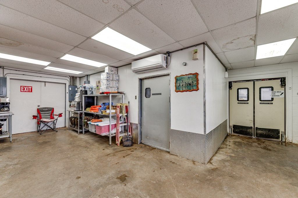 Image 52 of property listing at 114 N Washington Street, Bronte, TX 76933