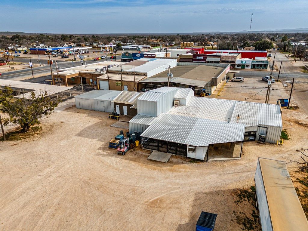 Image 6 of property listing at 114 N Washington Street, Bronte, TX 76933
