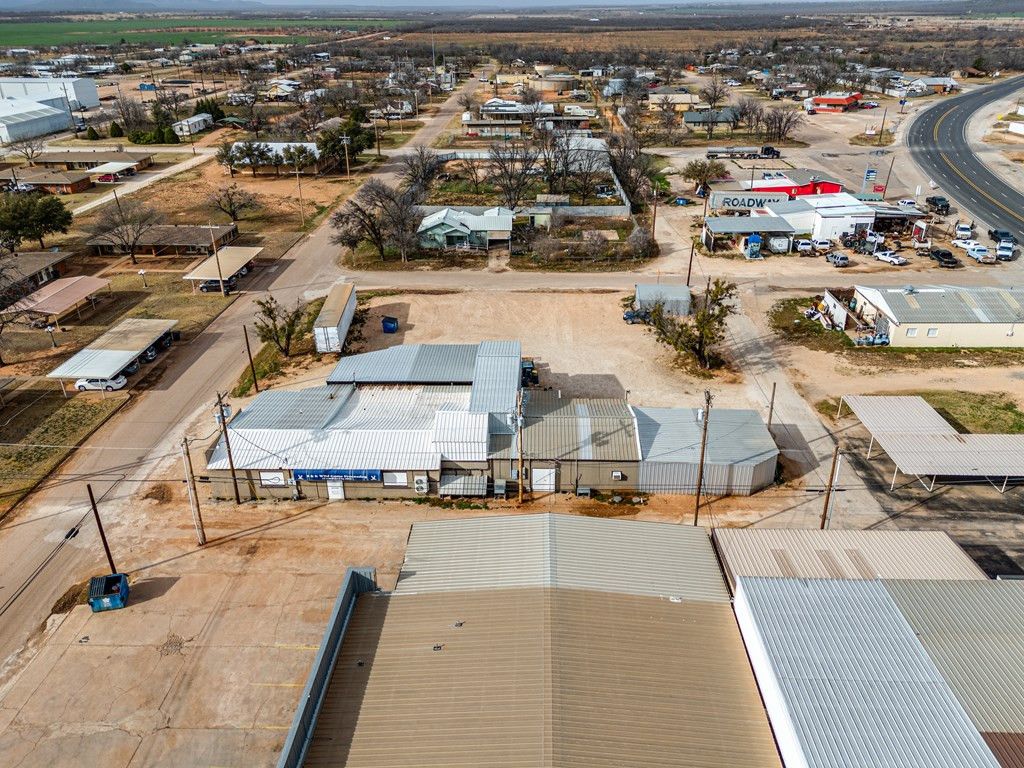 Image 7 of property listing at 114 N Washington Street, Bronte, TX 76933