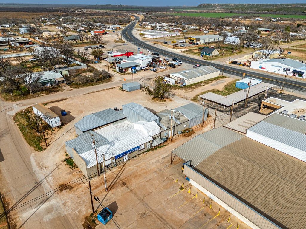 Image 8 of property listing at 114 N Washington Street, Bronte, TX 76933