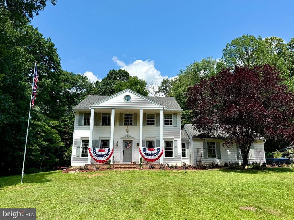 58 HIGHLAND DR, Fleetwood, PA 19522