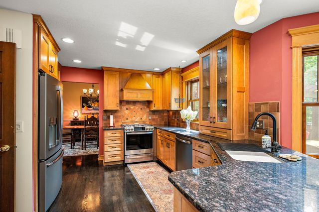 12155 Gantry Lane, Apple Valley, MN 55124