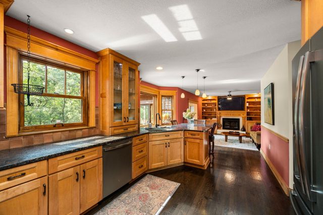 12155 Gantry Lane, Apple Valley, MN 55124