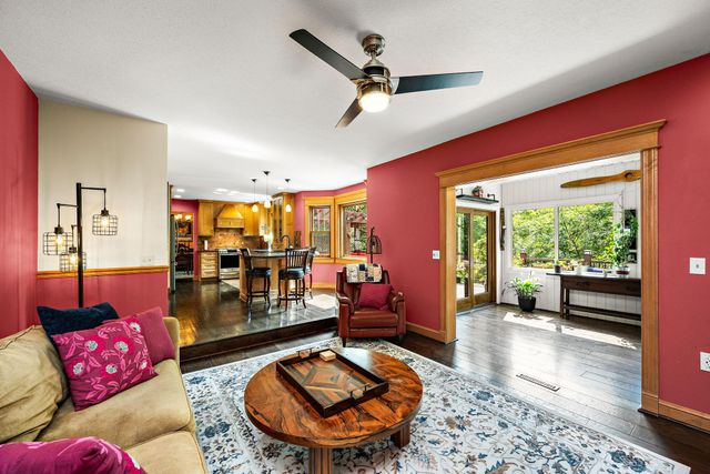 12155 Gantry Lane, Apple Valley, MN 55124