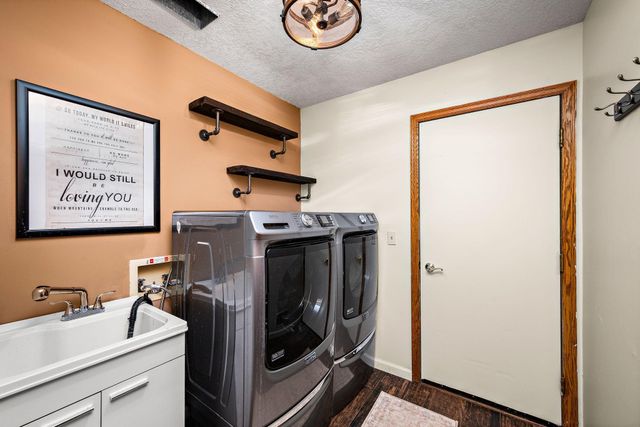 12155 Gantry Lane, Apple Valley, MN 55124