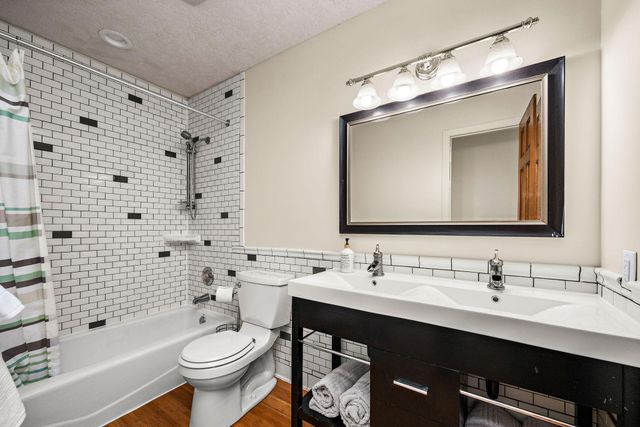 12155 Gantry Lane, Apple Valley, MN 55124