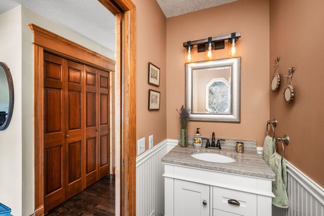 12155 Gantry Lane, Apple Valley, MN 55124