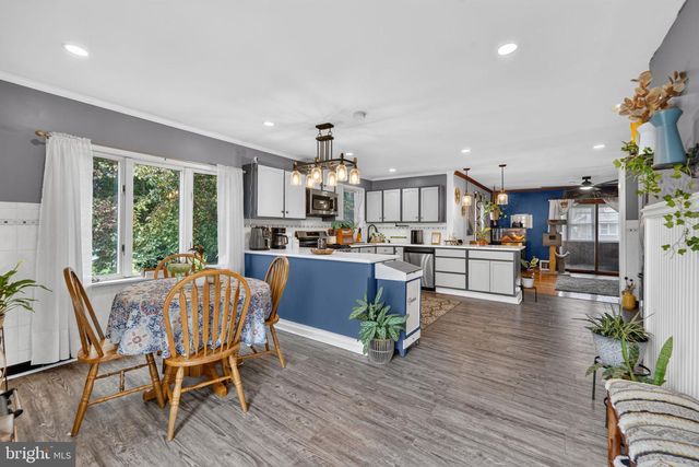 1810 MEETINGHOUSE RD, Upper Chichester, PA 19061