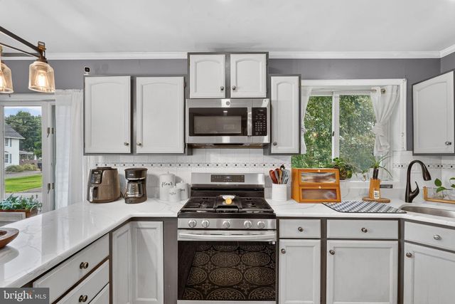 1810 MEETINGHOUSE RD, Upper Chichester, PA 19061