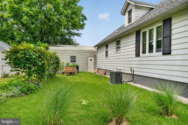 1810 MEETINGHOUSE RD, Upper Chichester, PA 19061