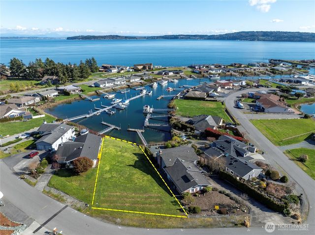 2271 Mariner Beach Drive, Oak Harbor, WA 98277