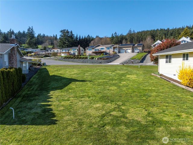 2271 Mariner Beach Drive, Oak Harbor, WA 98277