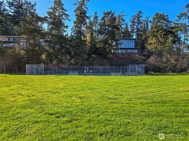 2271 Mariner Beach Drive, Oak Harbor, WA 98277