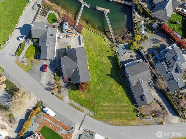 2271 Mariner Beach Drive, Oak Harbor, WA 98277