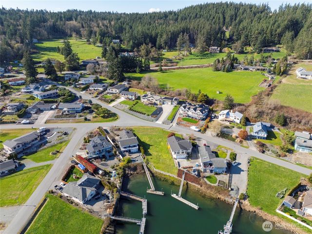 2271 Mariner Beach Drive, Oak Harbor, WA 98277