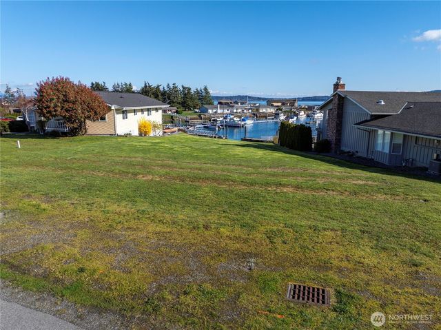 2271 Mariner Beach Drive, Oak Harbor, WA 98277