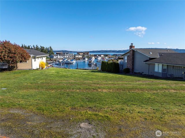 2271 Mariner Beach Drive, Oak Harbor, WA 98277