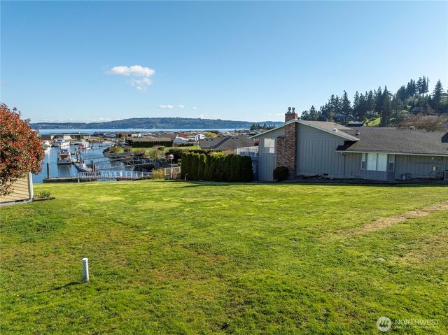 2271 Mariner Beach Drive, Oak Harbor, WA 98277