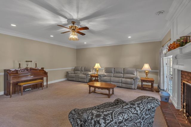 161 Graystone Dr, Gallatin, TN 37066