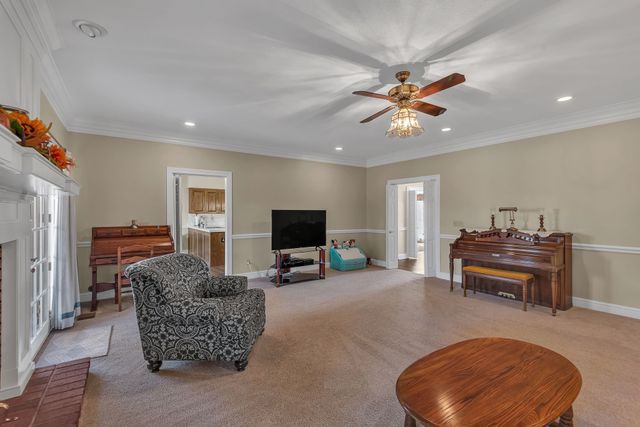 161 Graystone Dr, Gallatin, TN 37066