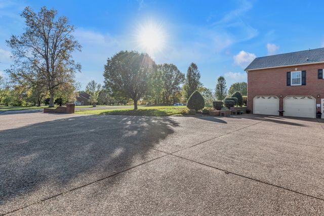 161 Graystone Dr, Gallatin, TN 37066