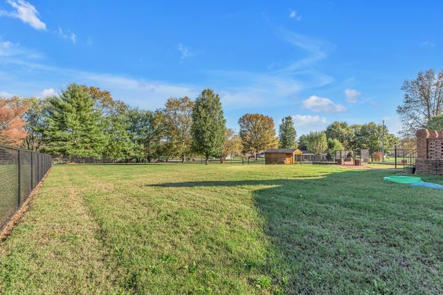 161 Graystone Dr, Gallatin, TN 37066