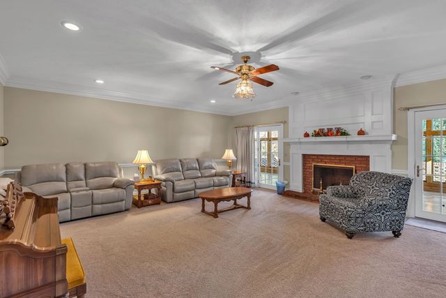 161 Graystone Dr, Gallatin, TN 37066