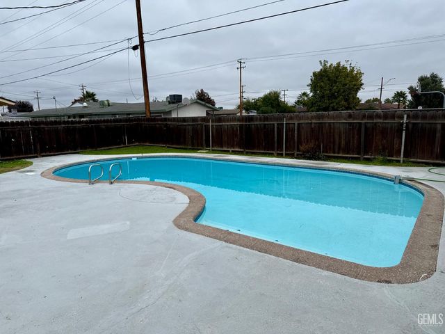 260 Maple Street, Shafter, CA 93263