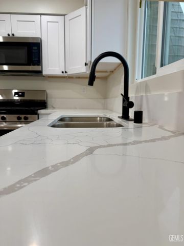 260 Maple Street, Shafter, CA 93263