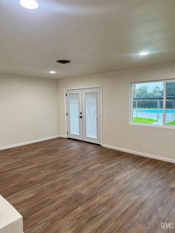 260 Maple Street, Shafter, CA 93263