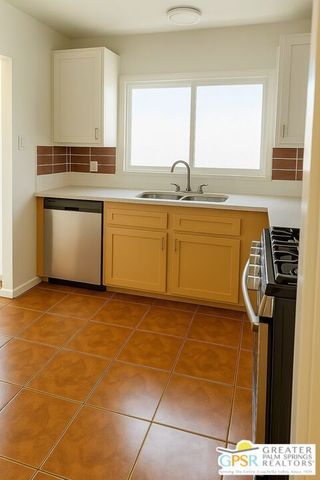 2812 Alsace Avenue, Los Angeles, CA 90016