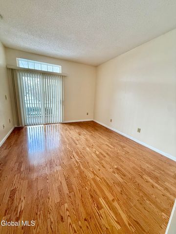 1013 Hampton Pl Boulevard, North Greenbush, NY 12180