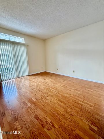 1013 Hampton Pl Boulevard, North Greenbush, NY 12180