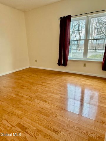 1013 Hampton Pl Boulevard, North Greenbush, NY 12180