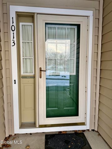 1013 Hampton Pl Boulevard, North Greenbush, NY 12180