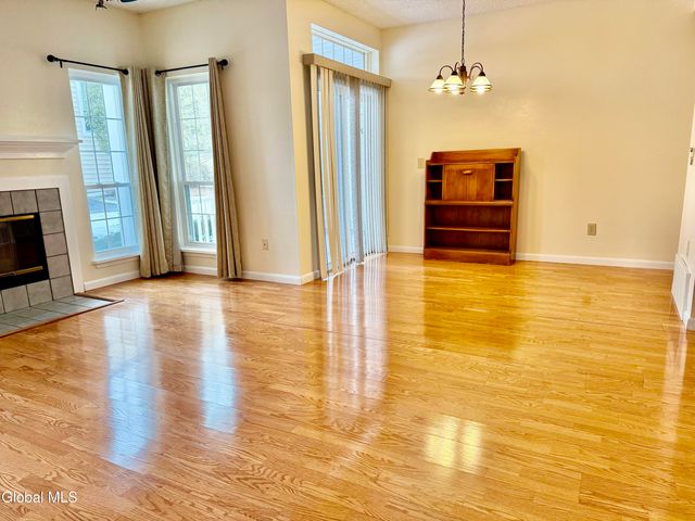 1013 Hampton Pl Boulevard, North Greenbush, NY 12180