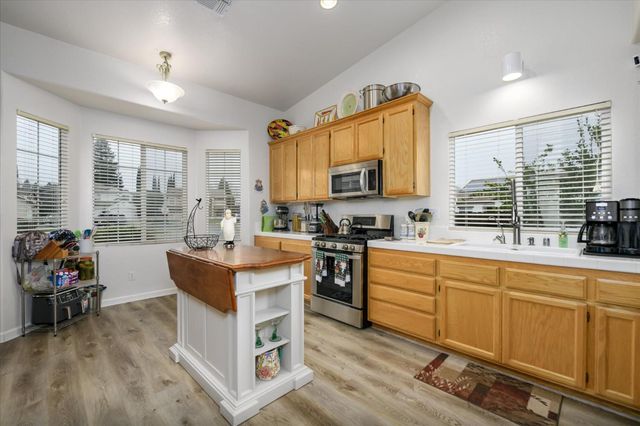 8456 Cook Riolo Rd, Antelope, CA 95843