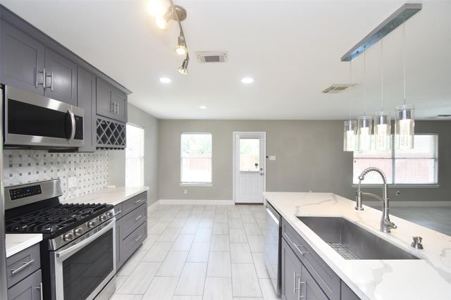 24406 Lakecrest Village Drive, Katy, TX 77493