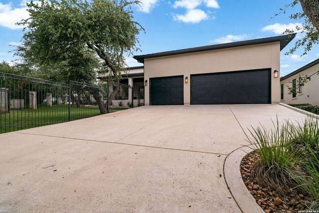 22 SAXBY GLN, San Antonio, TX 78257