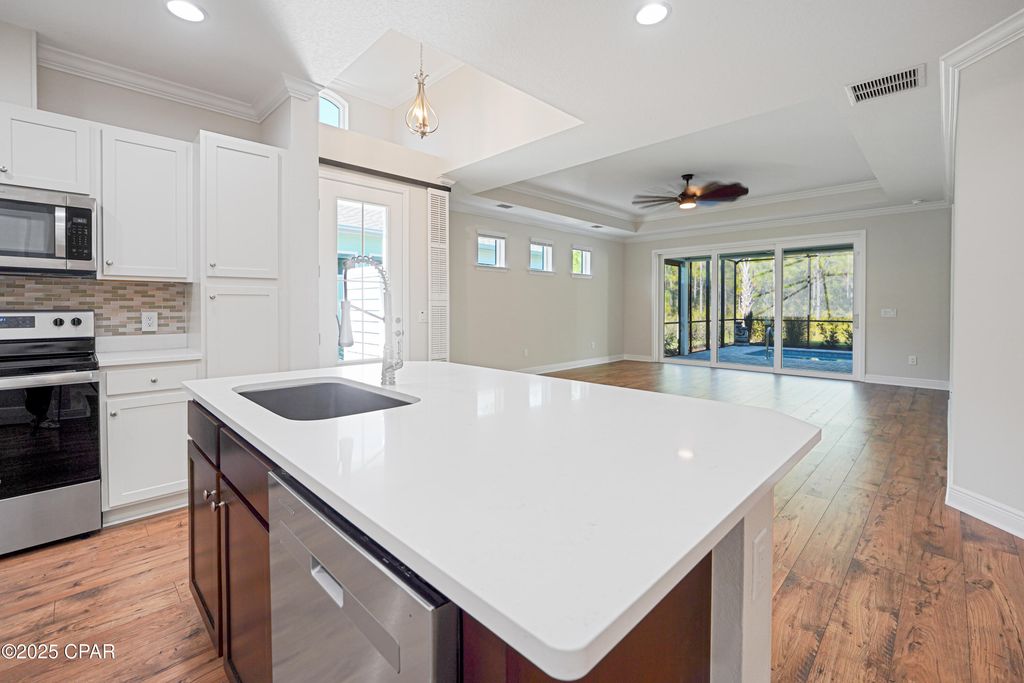 Image 9 of property listing at 9313 Cool Breeze Drive, Panama City Beach, FL 32413