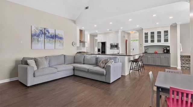 2095 Darien Park Drive, Roswell, GA 30076