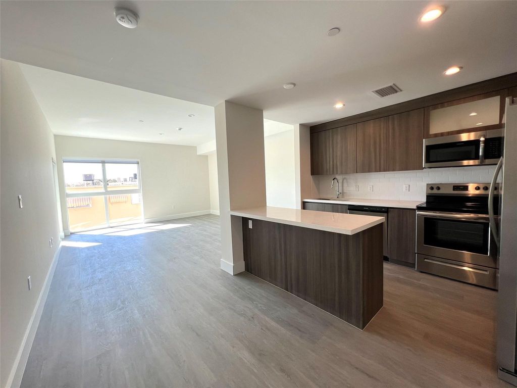 1938 Jackson St 305, Hollywood, FL 33020