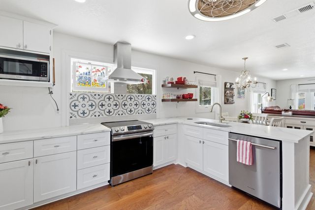 307 S Brazos Street, Weatherford, TX 76086