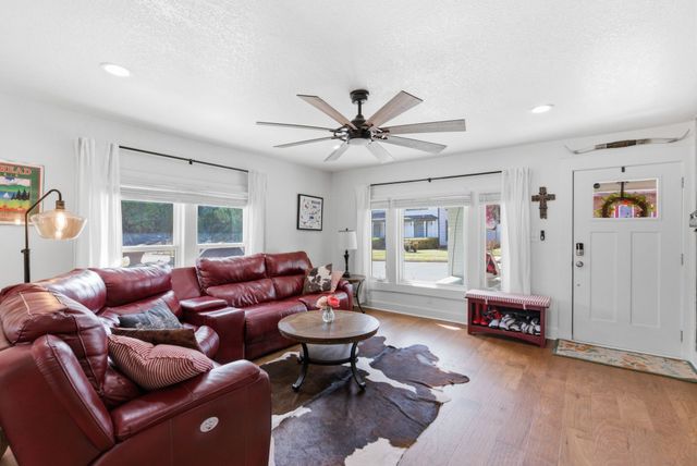 307 S Brazos Street, Weatherford, TX 76086