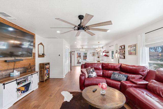 307 S Brazos Street, Weatherford, TX 76086